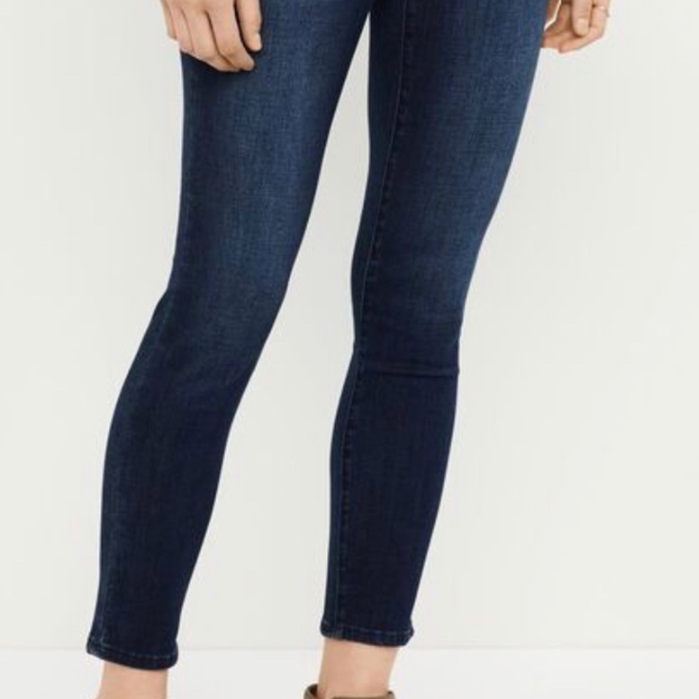 A pea in the pod post partum bounceback Jeans